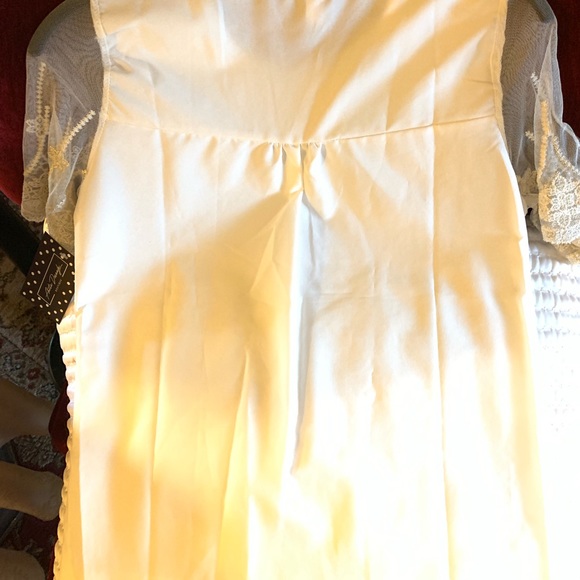 Blouse. (Note) This fits a sm or xs. - Picture 2 of 5